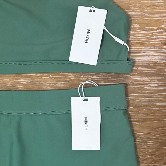Mikoh Activewear Set - Picture 11 of 12